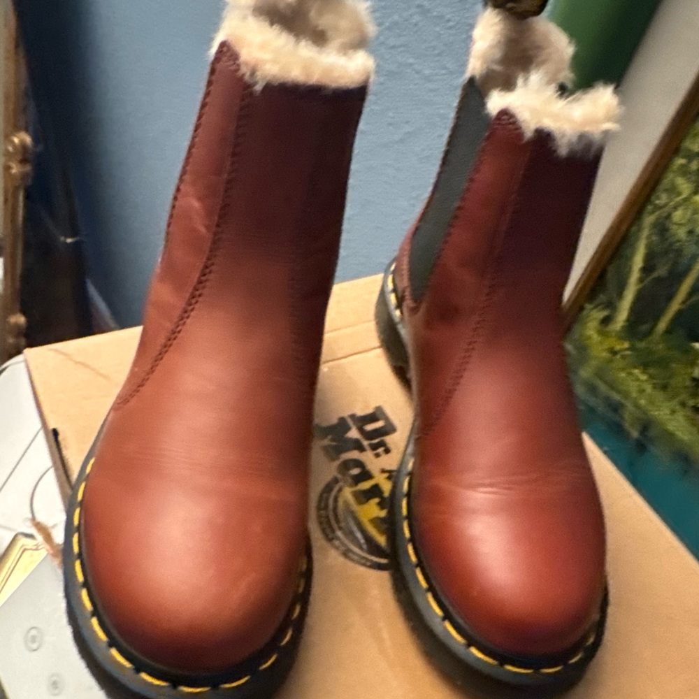 Dr Martens Women's 2976 Leonore Boots new in box size 7